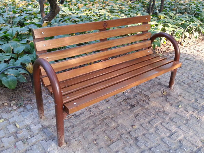 天坛公园靠背座椅